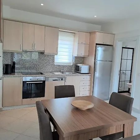 公寓 Wyndham Residences Kusadasi Golf & 1+1 Esyali Daire 艾登
